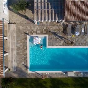 5 bedroom villa with pool near Pula, sleeps 10-12